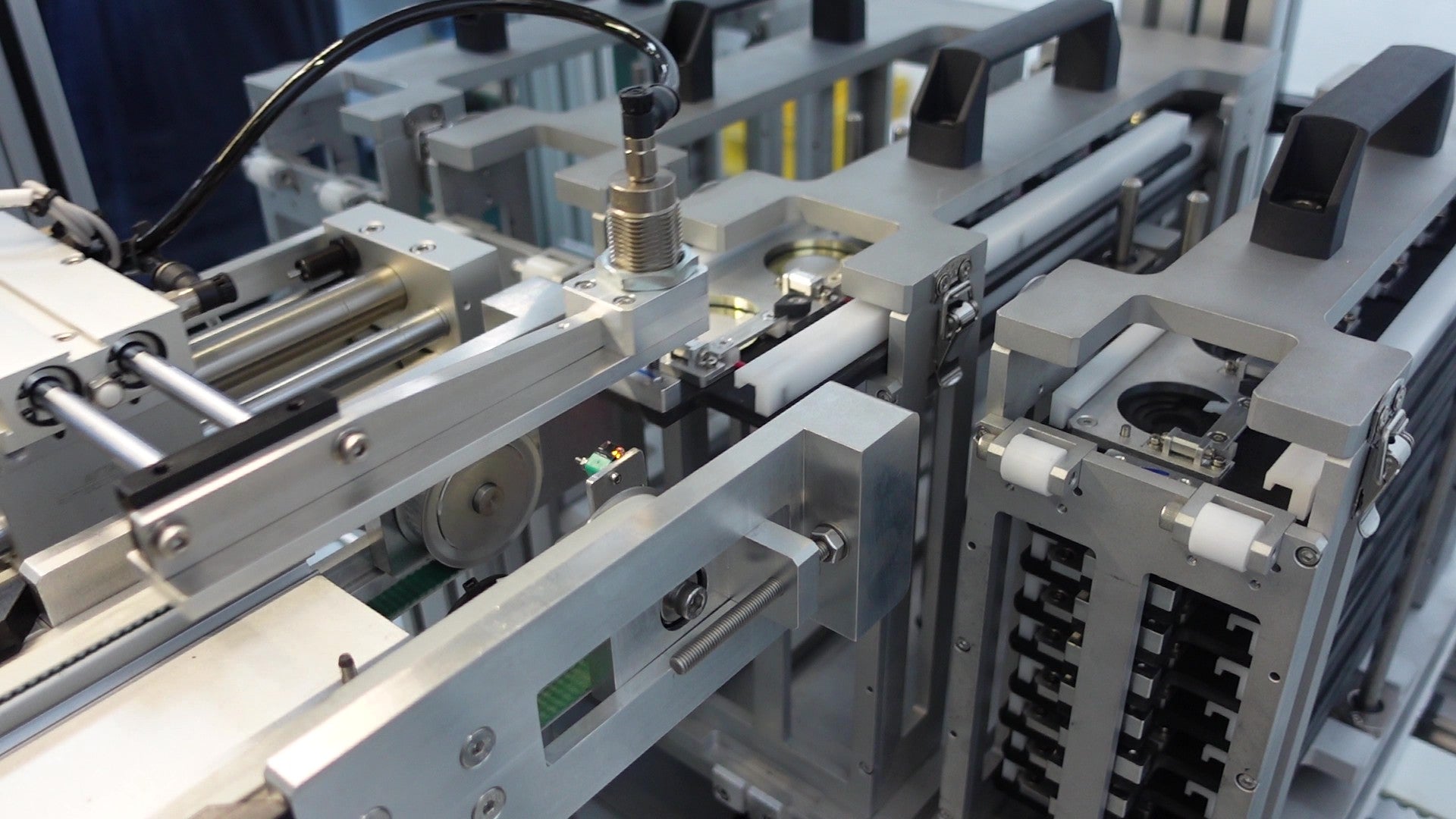 01 Loading / Unloading